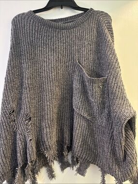Distressed Pocket Crew Sweater - Gray